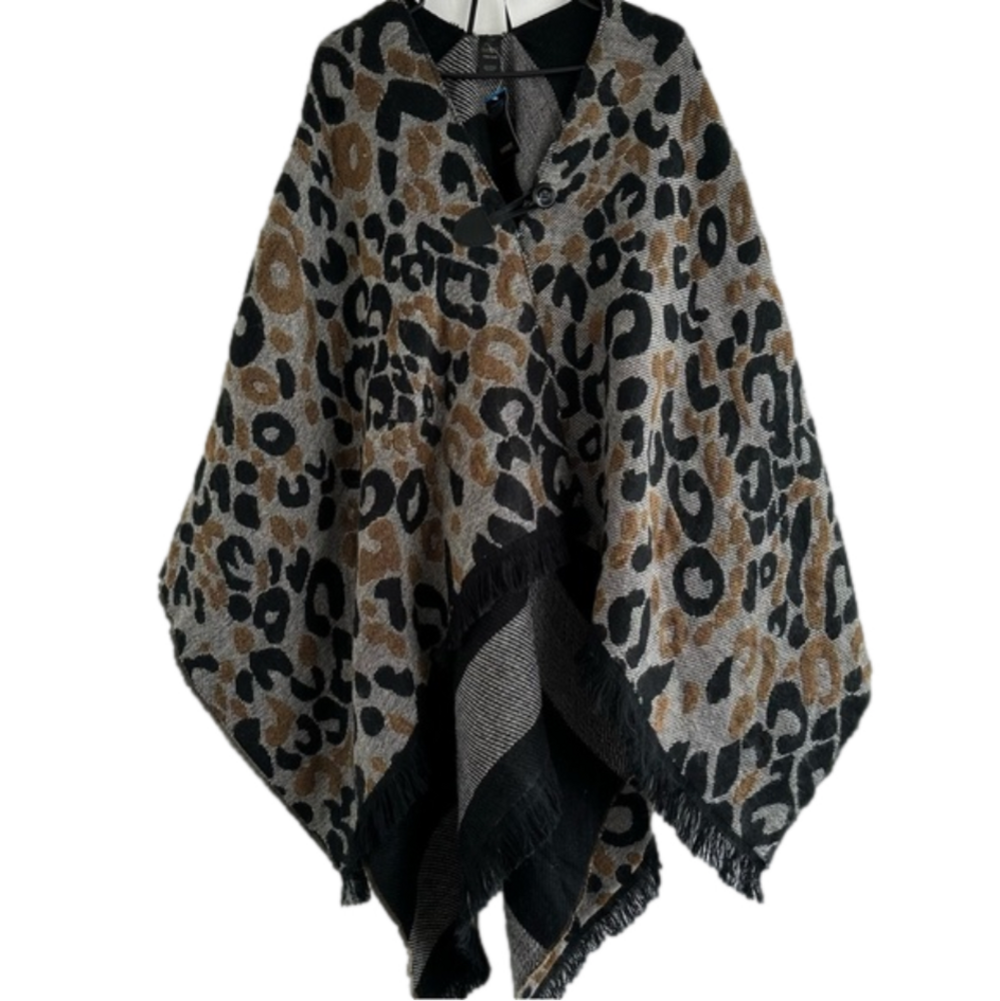 NWT women’s Animal Print Poncho